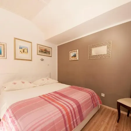 Bruno Centre And Apartmán *