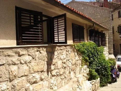 Bruno Centre And 아파트