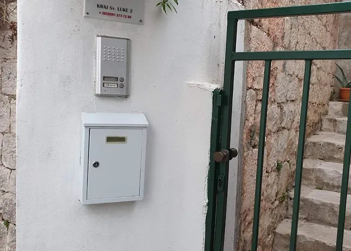 Bruno Centre And 아파트 *