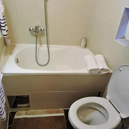 Bruno Centre And 아파트