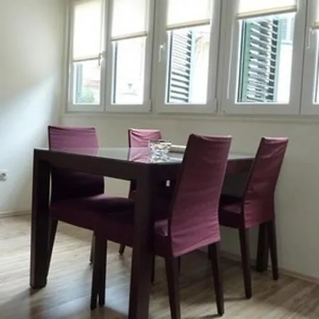 Bruno Centre And 아파트