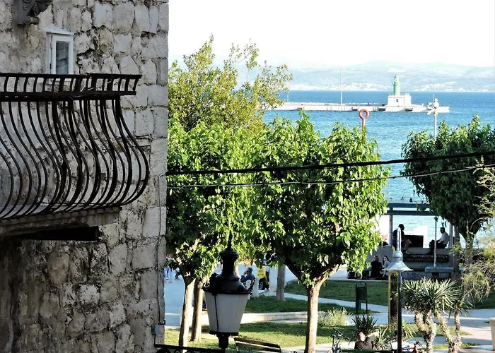 布鲁诺斯普利特中心公寓 *